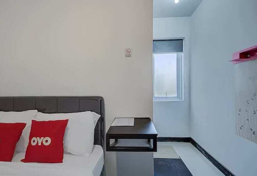 Hotel Oyo 3198 Sukomanunggal Inn