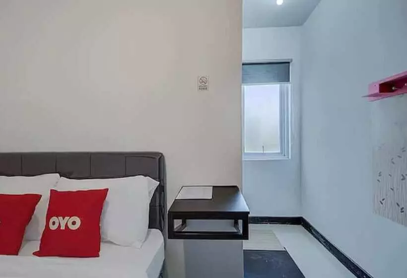 ホテル Oyo 3198 Sukomanunggal Inn