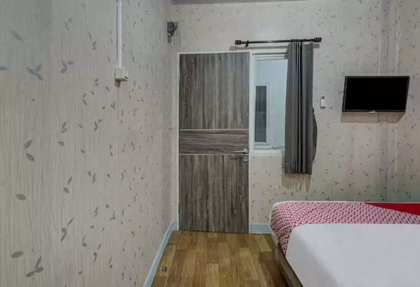 ホテル Oyo 3198 Sukomanunggal Inn