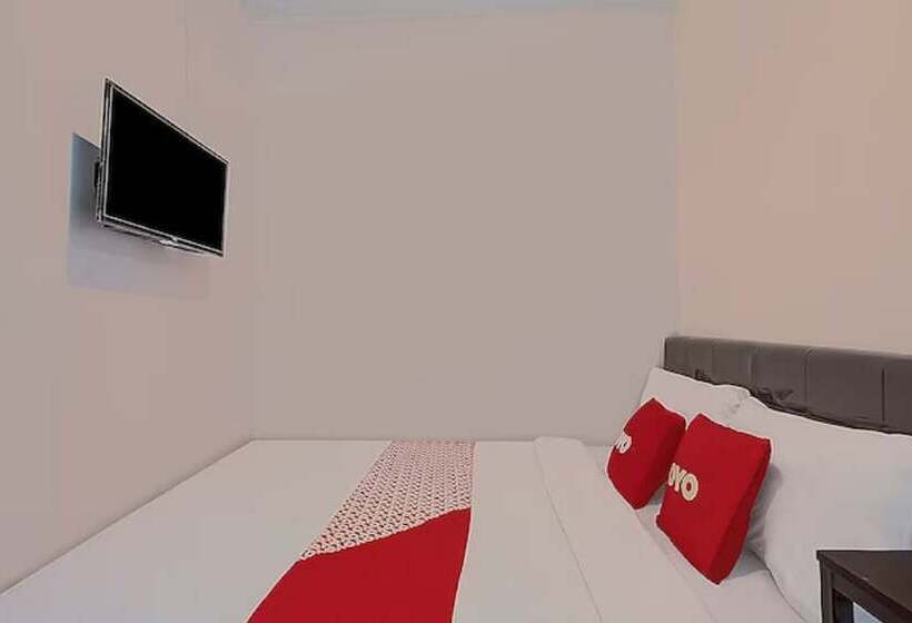 Hotel Oyo 3198 Sukomanunggal Inn