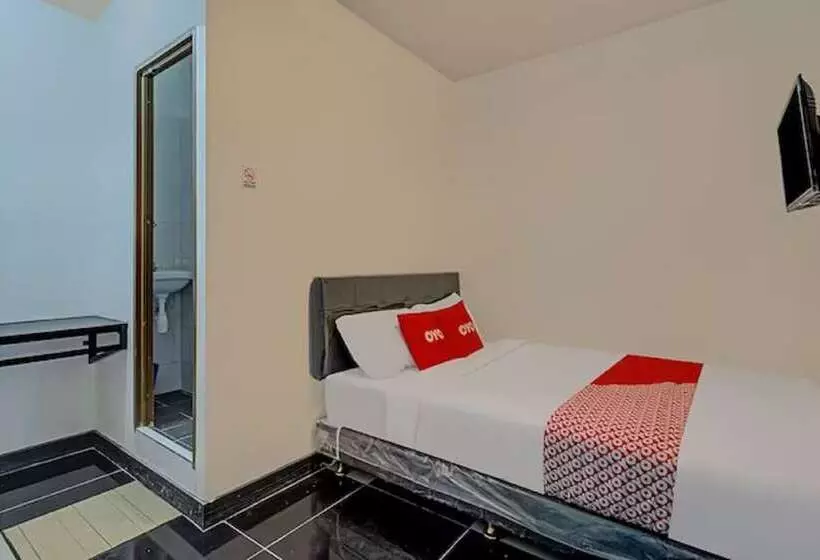 ホテル Oyo 3198 Sukomanunggal Inn