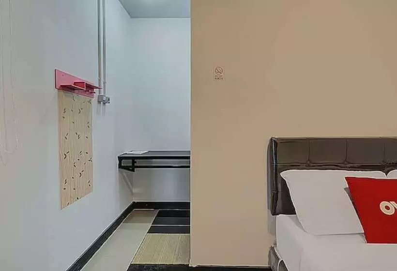 ホテル Oyo 3198 Sukomanunggal Inn