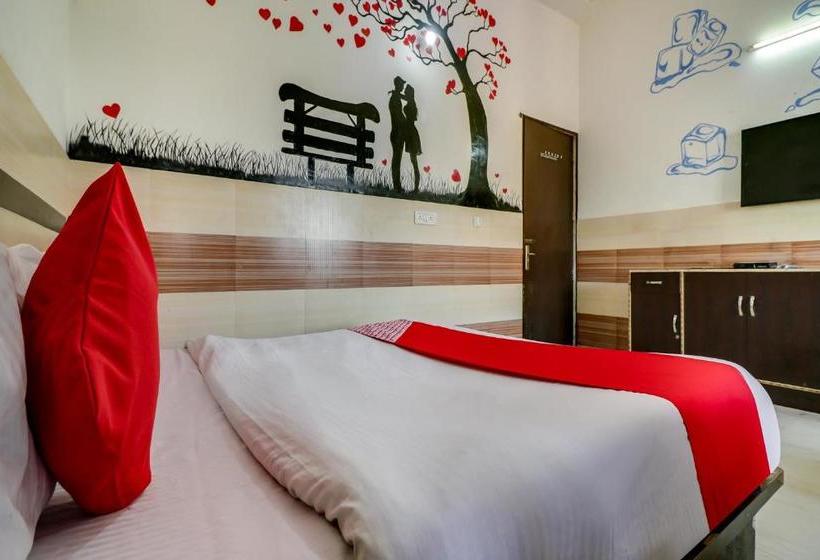 ホテル Oyo 70454  Redox