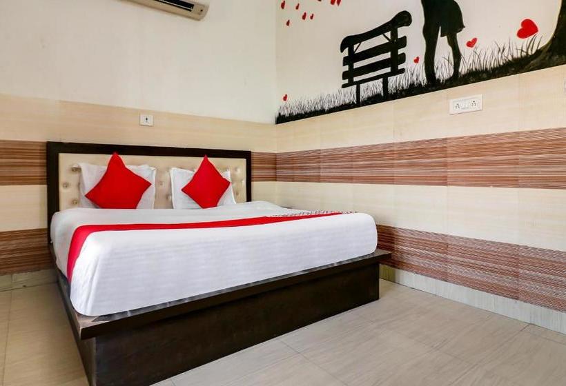 ホテル Oyo 70454  Redox