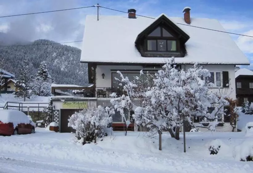 Aamiaismajoitus (B&B) Studio Holunder Weissbriach