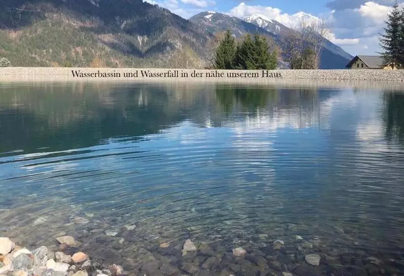 Aamiaismajoitus (B&B) Studio Holunder Weissbriach