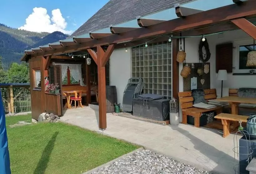 Aamiaismajoitus (B&B) Studio Holunder Weissbriach