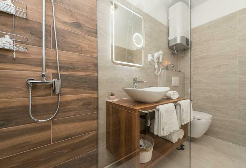 ベッドアンドブレックファースト Blue Old Navy Rooms   Ae1094