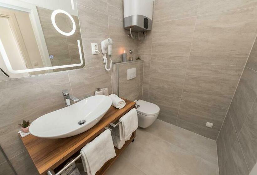 ベッドアンドブレックファースト Blue Old Navy Rooms   Ae1094