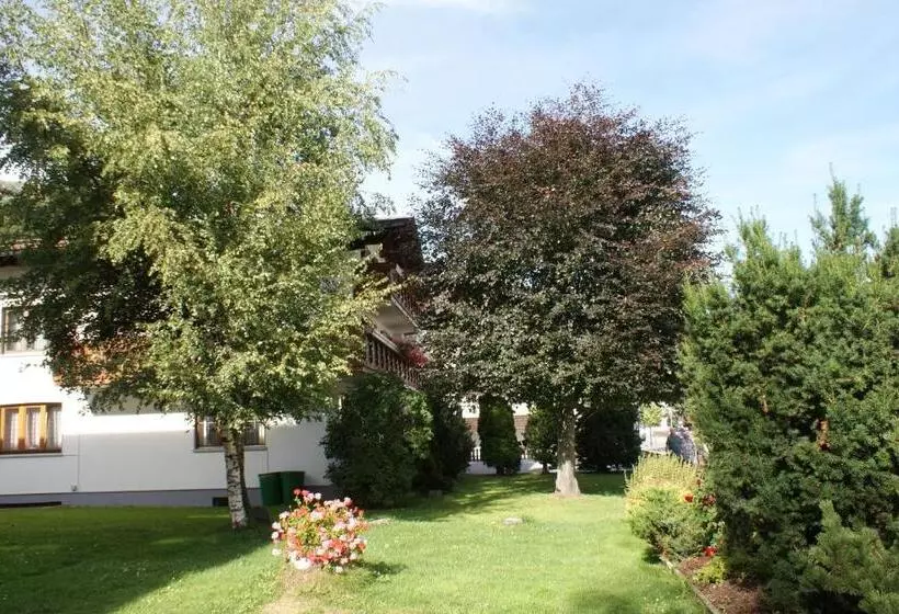 تختخواب و صبحانه Haus Fallesin
