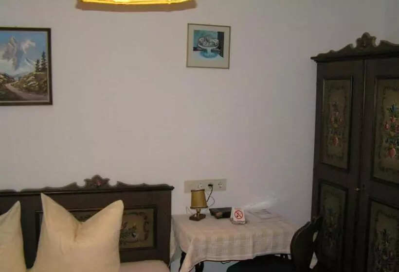 تختخواب و صبحانه Haus Fallesin