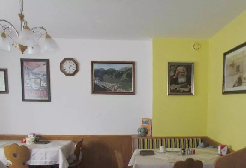 تختخواب و صبحانه Haus Fallesin