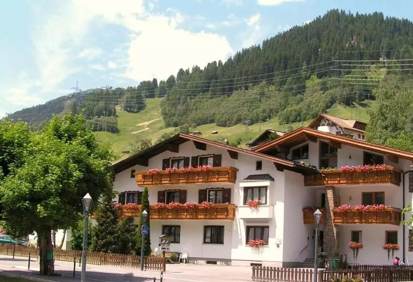 تختخواب و صبحانه Haus Fallesin
