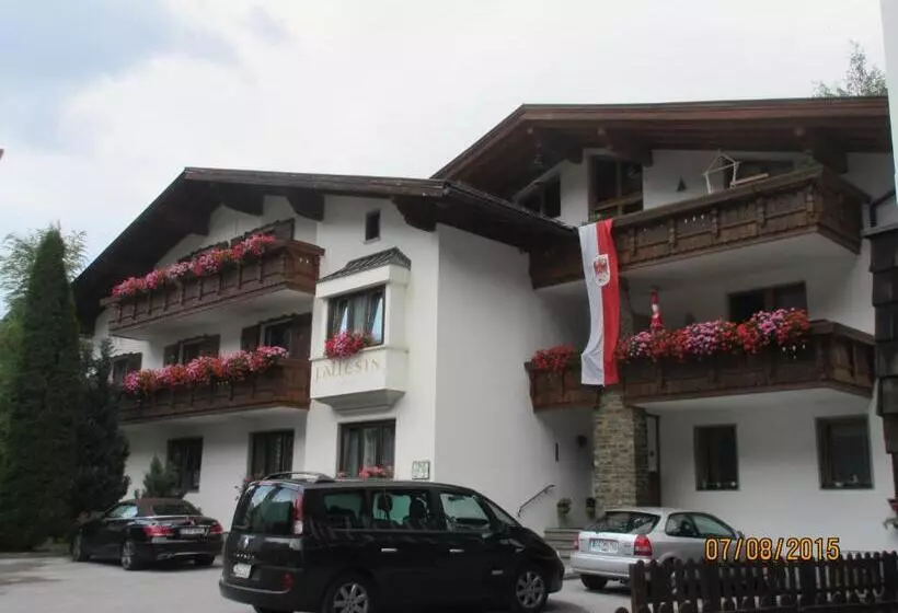 تختخواب و صبحانه Haus Fallesin