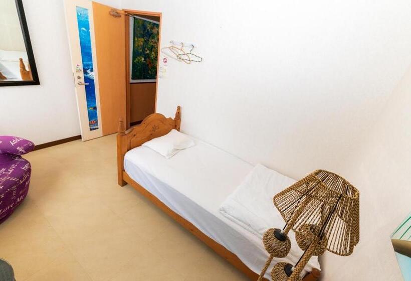 הוסטל Guest House Grand Naha