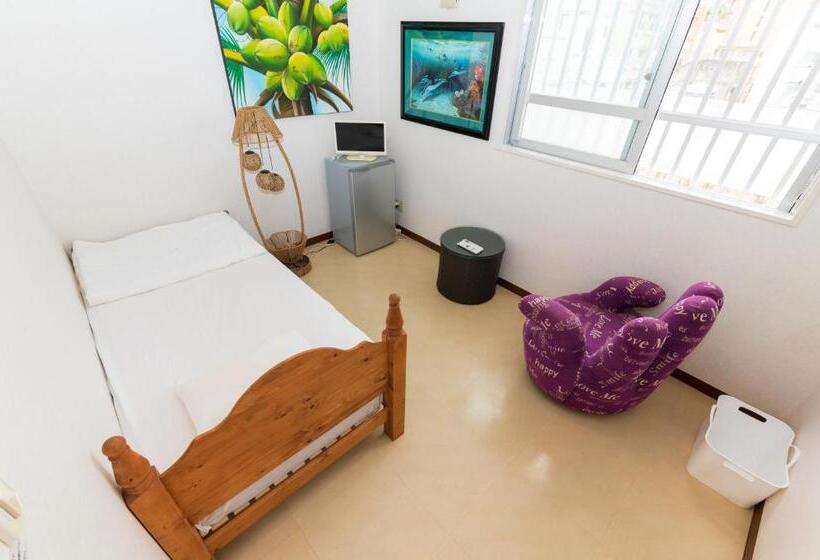 הוסטל Guest House Grand Naha