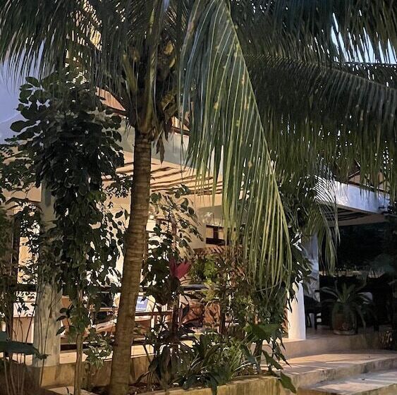 בית מלון כפרי Atii Bungalow