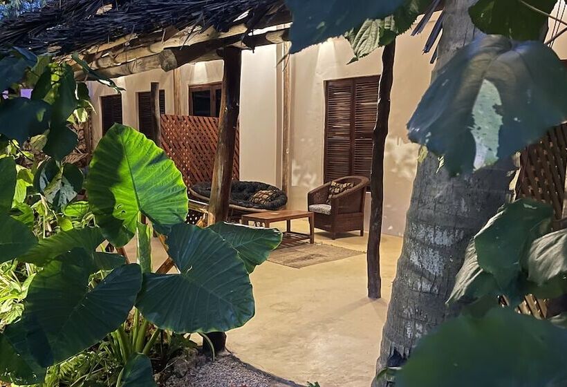 בית מלון כפרי Atii Bungalow