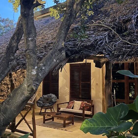 בית מלון כפרי Atii Bungalow