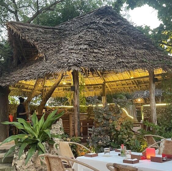 בית מלון כפרי Atii Bungalow