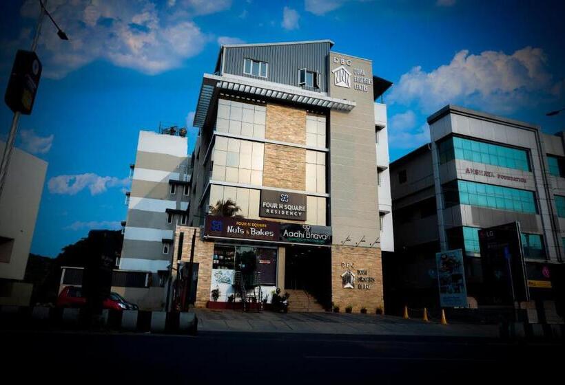 בית מלון כפרי Four N Square Residency