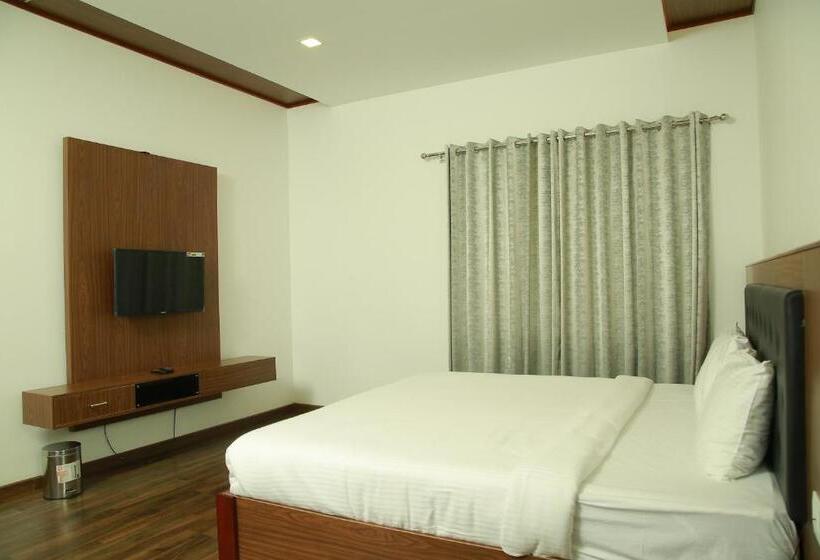 בית מלון כפרי Four N Square Residency