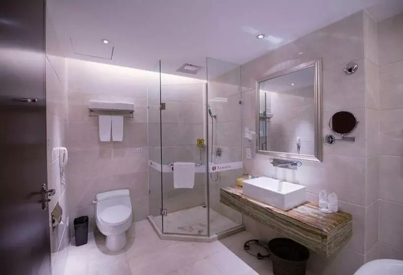 Hotelli Ramada Shenzhen Baoan