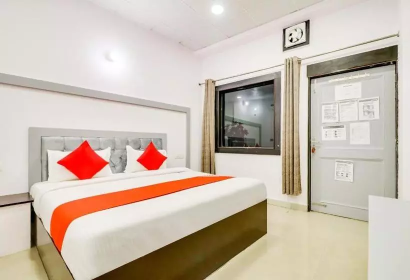 Hotelli Oyo 76431 Radhe Radhe Guest House