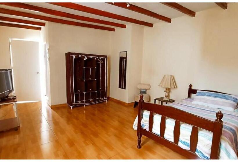 پانسیون Enhebra House