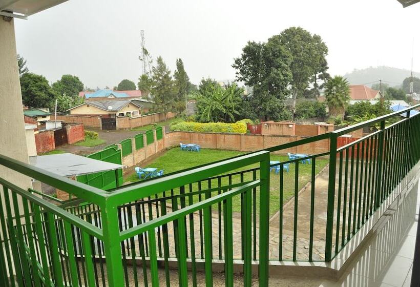 پانسیون Fidos Guest House