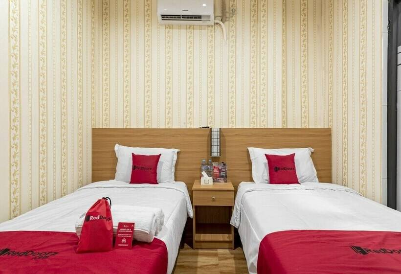 Pension Reddoorz Syariah @ Danau Kerinci Sawojajar