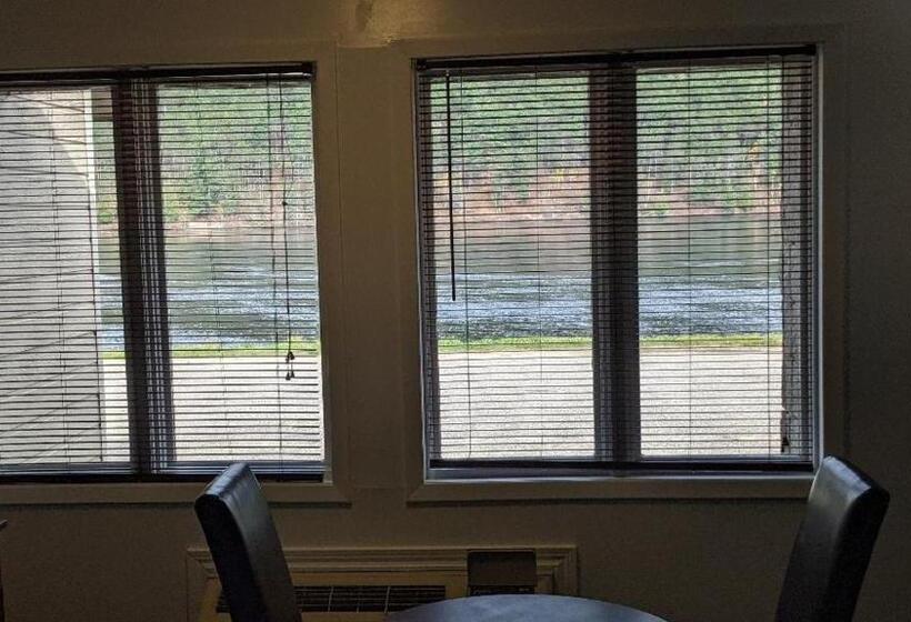 Valois Motel & Restaurant