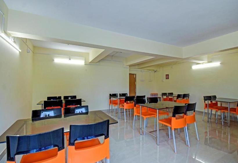 호텔 Oyo Flagship 74827 Oblivion Stays