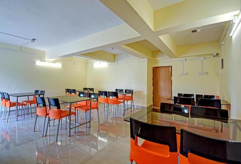 호텔 Oyo Flagship 74827 Oblivion Stays