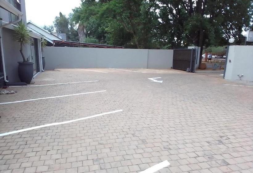 פנסיון Castle Ridge Guesthouse