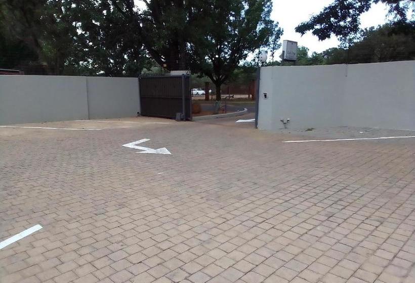 פנסיון Castle Ridge Guesthouse