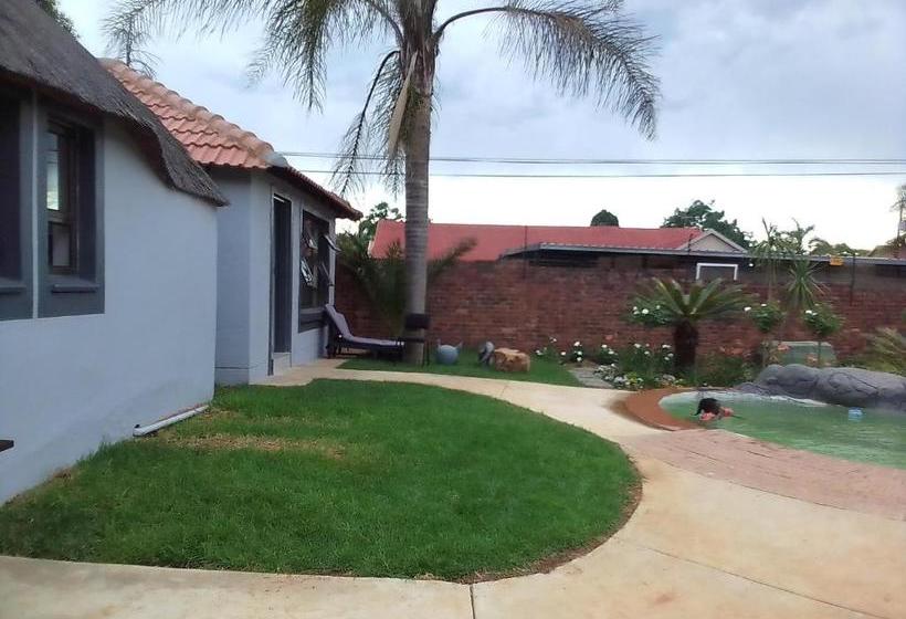 פנסיון Castle Ridge Guesthouse