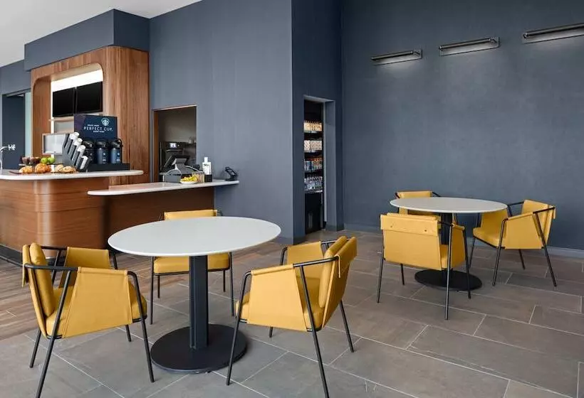 Hotelli Courtyard By Marriott Lansing Downtown