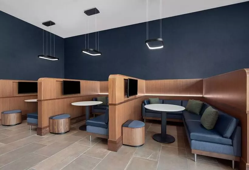 Hotelli Courtyard By Marriott Lansing Downtown