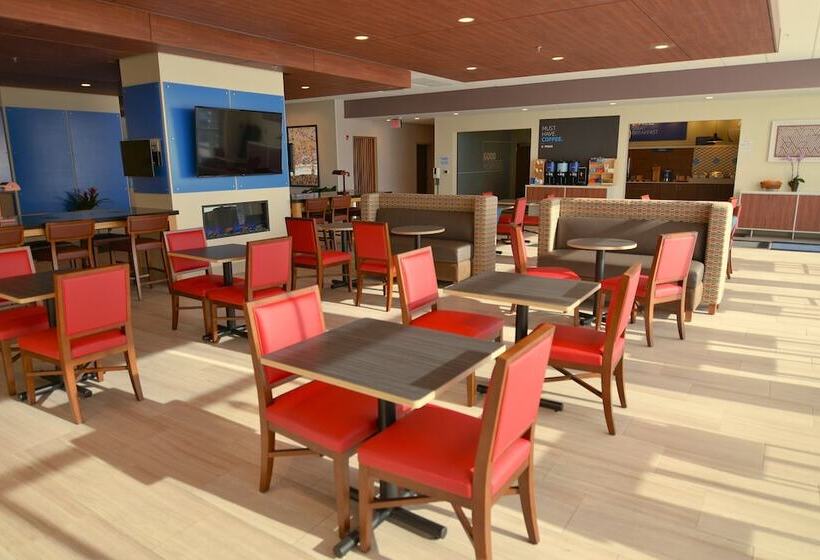 فندق Holiday Inn Express & Suites Onalaska La Crosse Area By Ihg