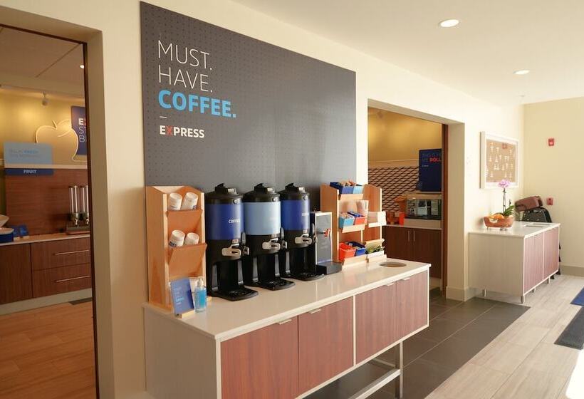 فندق Holiday Inn Express & Suites Onalaska La Crosse Area By Ihg