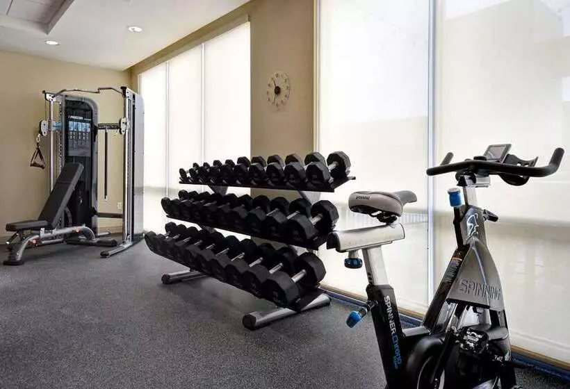 هتل Home2 Suites By Hilton Wichita Downtown Delano