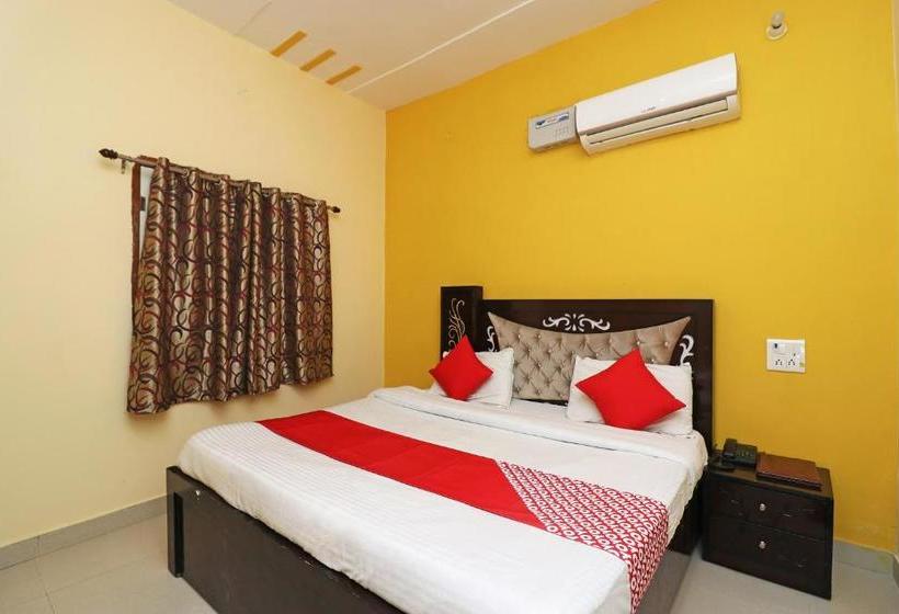 Hotel Oyo 29644 Royal