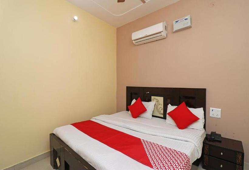 Hotel Oyo 29644 Royal