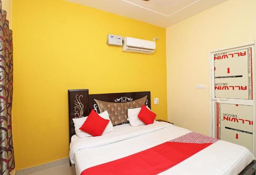 Hotel Oyo 29644 Royal