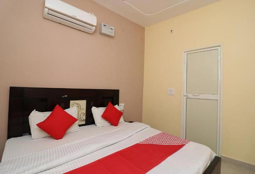 Hotel Oyo 29644 Royal