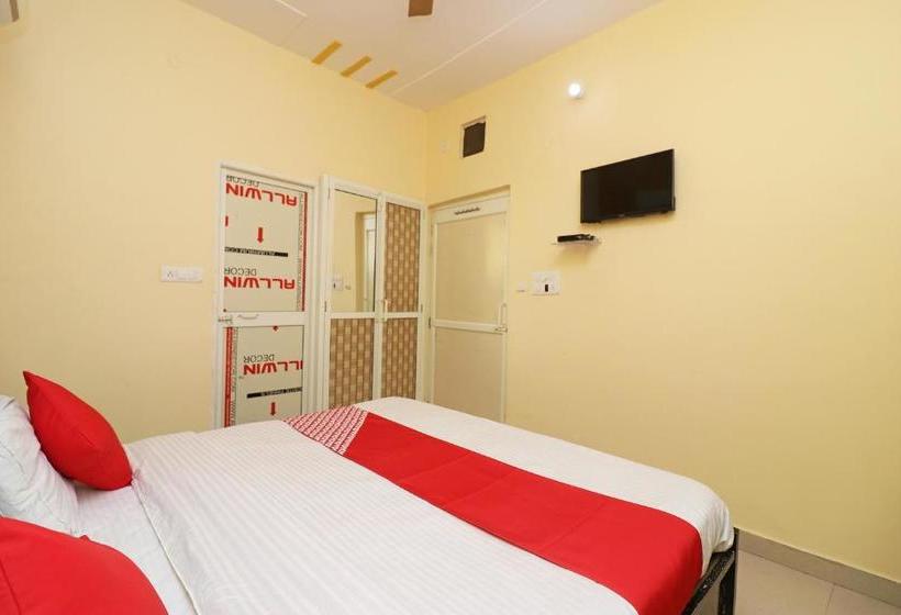 Hotel Oyo 29644 Royal