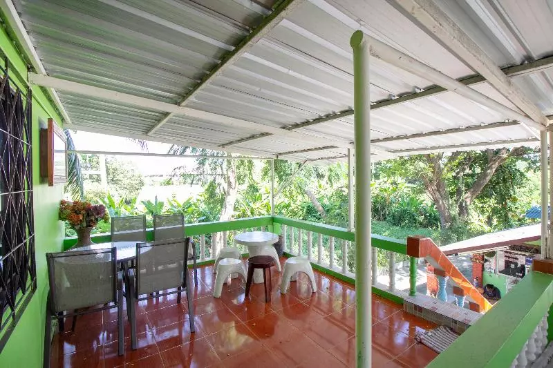 ホテル Oyo 75372 Flight Hut