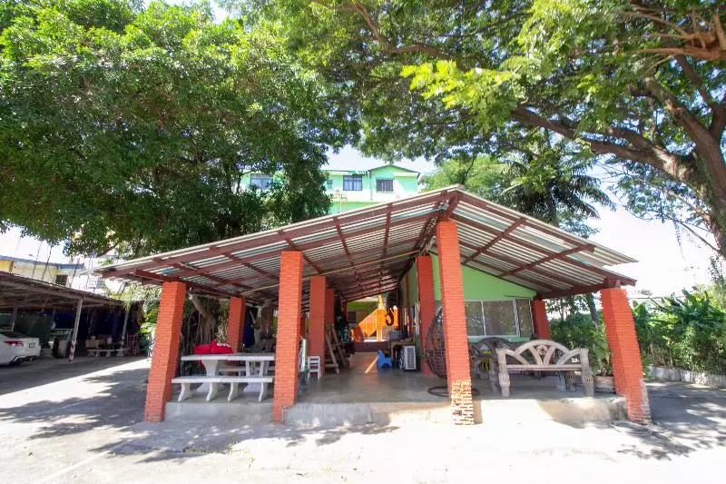 ホテル Oyo 75372 Flight Hut