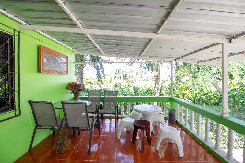 Hotelli Oyo 75372 Flight Hut